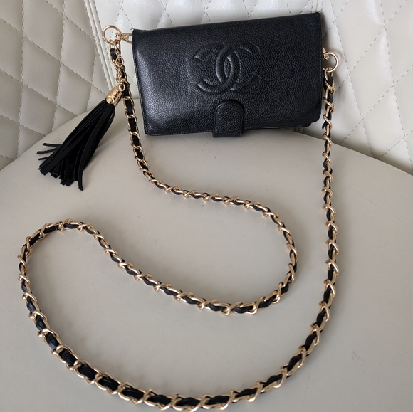 Chanel Caviar Kisslock Wallet. - Picture 1 of 16